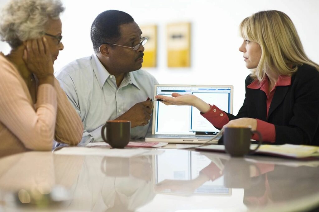 Couple getting reverse mortgage counseling 